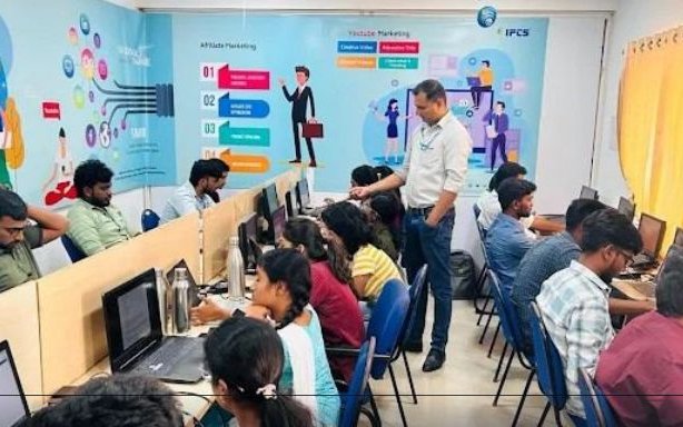 Digital marketing batch in the computer lab at IPCS Global Coimbatore